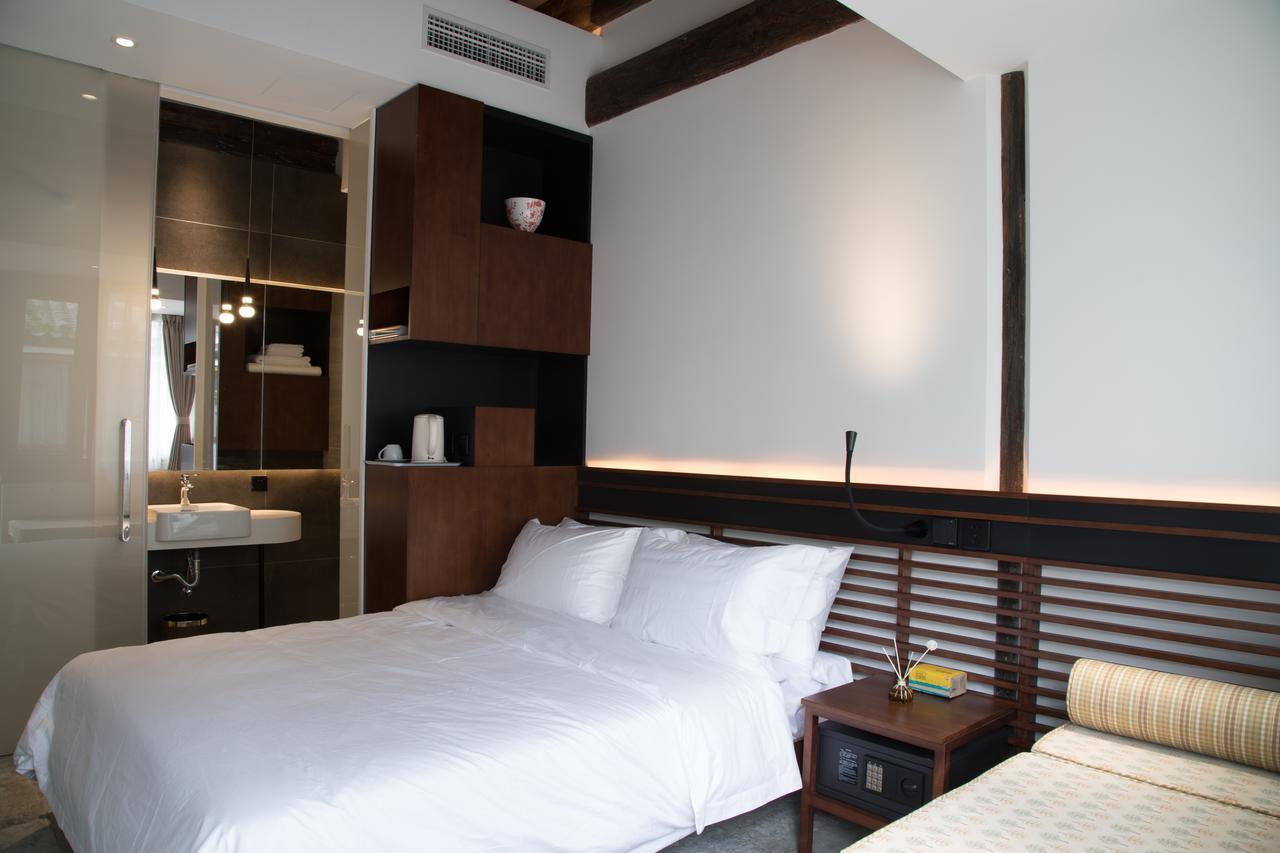Courtyard Guesthouse, Пекин Экстерьер фото
